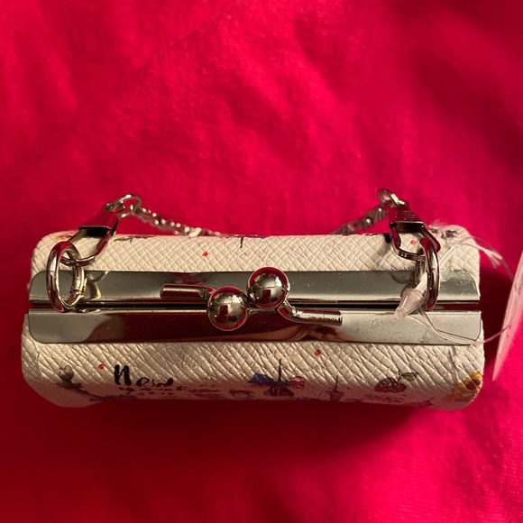 \New NYC coin purse. Opens wide for easy coin find - Picture 2 of 6